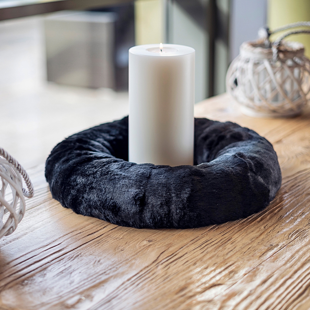 Qult Farluce Candle - Milano Woven Fur Black - Candle wreath - Ø 45 cm x H Fur 10 cm